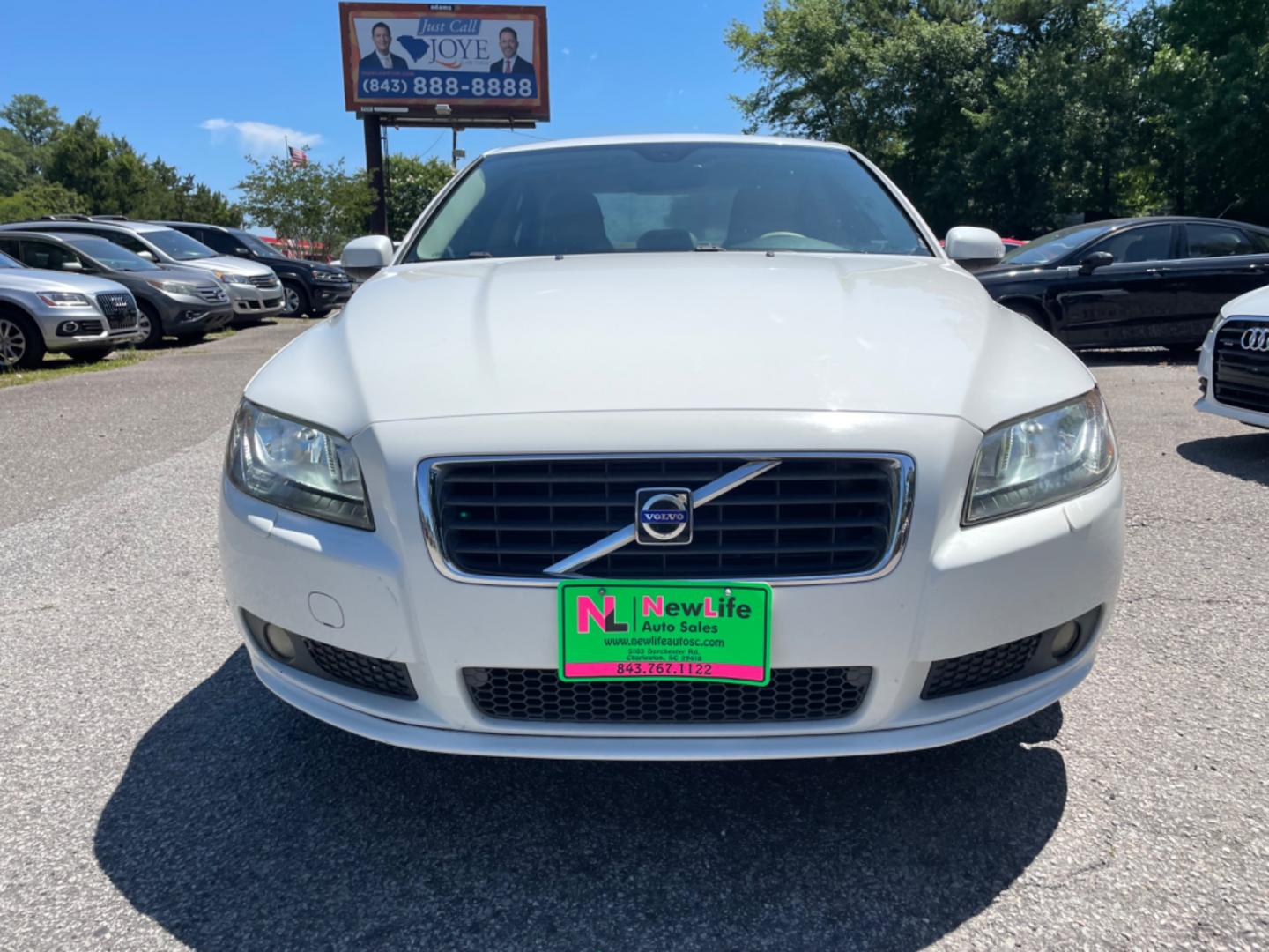 2007 WHITE VOLVO S80 3.2 (YV1AS982X71) with an 3.2L engine, Automatic transmission, located at 5103 Dorchester Rd., Charleston, SC, 29418-5607, (843) 767-1122, 36.245171, -115.228050 - Clean CarFax (no accidents reported!) Comfortable & Spacious interior with Leather, Sunroof, CD/AUX/AM/FM, Dual Climate Control, Power Everything (windows, locks, seats, mirrors), Heated Seats, Push Button Start, Keyless Entry, Alloy Wheels. Local Trade-in!! 129k miles Located at New Life Auto Sale - Photo#1